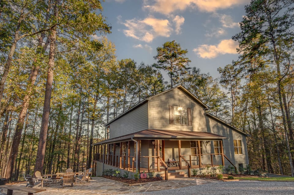 Waterfront Home w/ 3 Decks, Fire Pits and Hot Tub! House in Mississippi