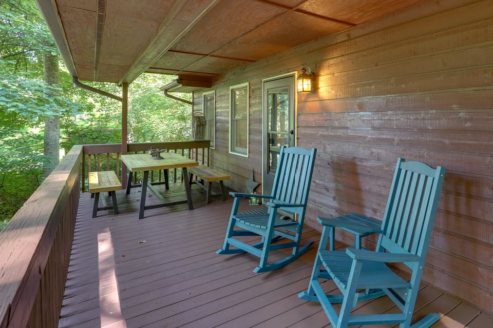 1 Mi to Town! Woodsy Weaverville Retreat w/ Deck House in Weaverville