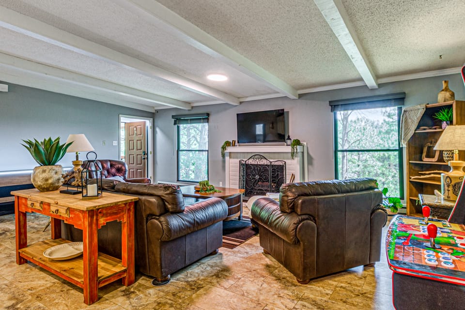 Shuffleboard & Arcade! Alto Family Escape Apartment in Alto