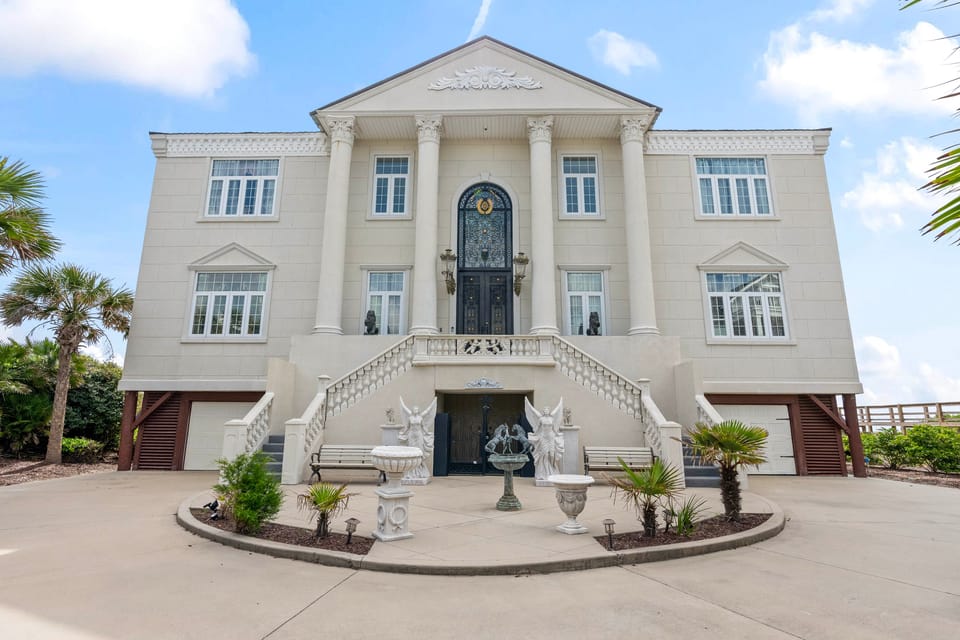 Oceanfront DeBordieu Estate, Direct Beach Access House in South Carolina
