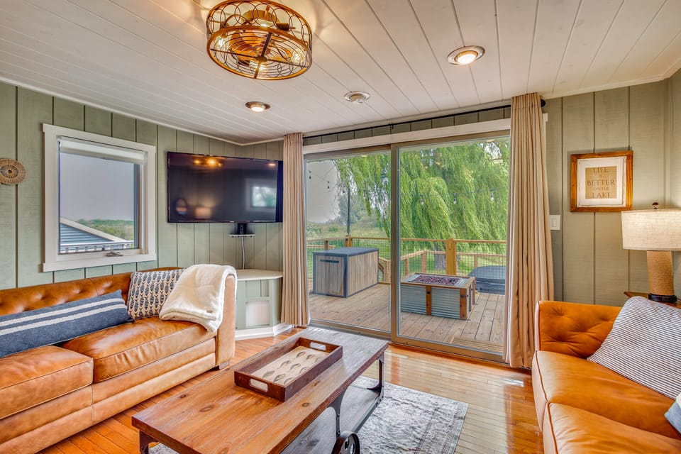 Bayfront Home! Dock, Deck, Hot Tub, & Fire Pit House in Wisconsin