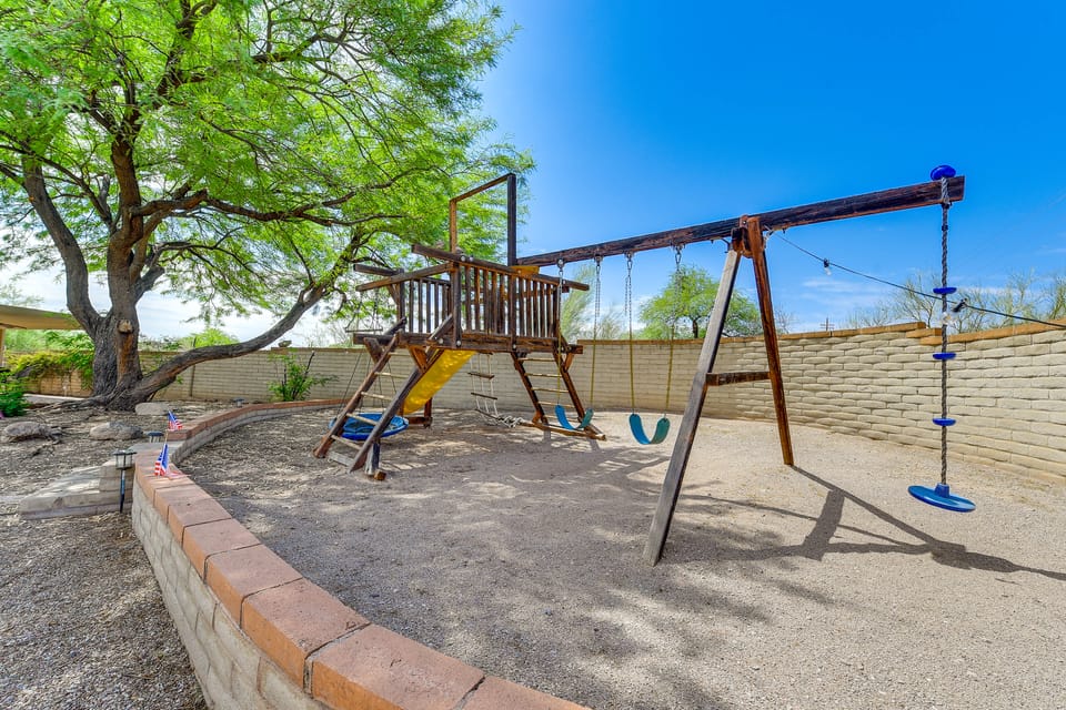 Game Room, Playset! Family-Friendly Tucson Getaway House in Arizona