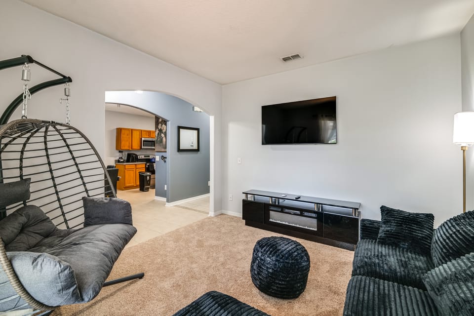 Swim, Golf & Park-Hop! Family Home in Davenport House in Polk County