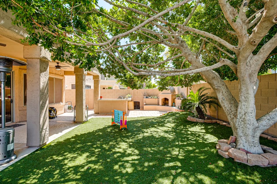 Outdoor Oasis w/ Pool! Glendale Group Escape House in Glendale