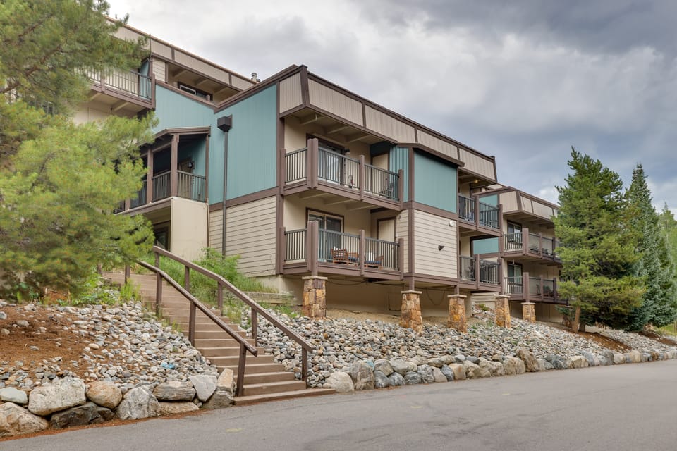 Hike, Bike & Ski! Cozy Condo 8 Mi to Lake Dillon Apartment in Breckenridge