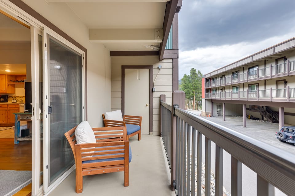 Hike, Bike & Ski! Cozy Condo 8 Mi to Lake Dillon Apartment in Breckenridge