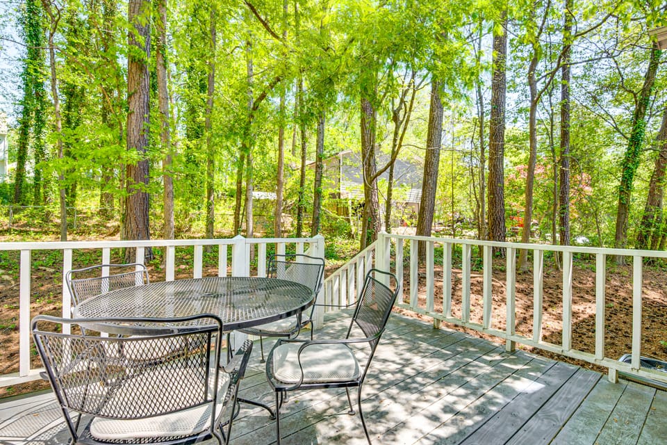 Family Getaway in Kennesaw! Spacious Home House in Kennesaw