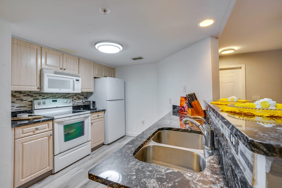 Walk to Shops & Eats! Cape Coral Extended Escape Apartment in Cape Coral