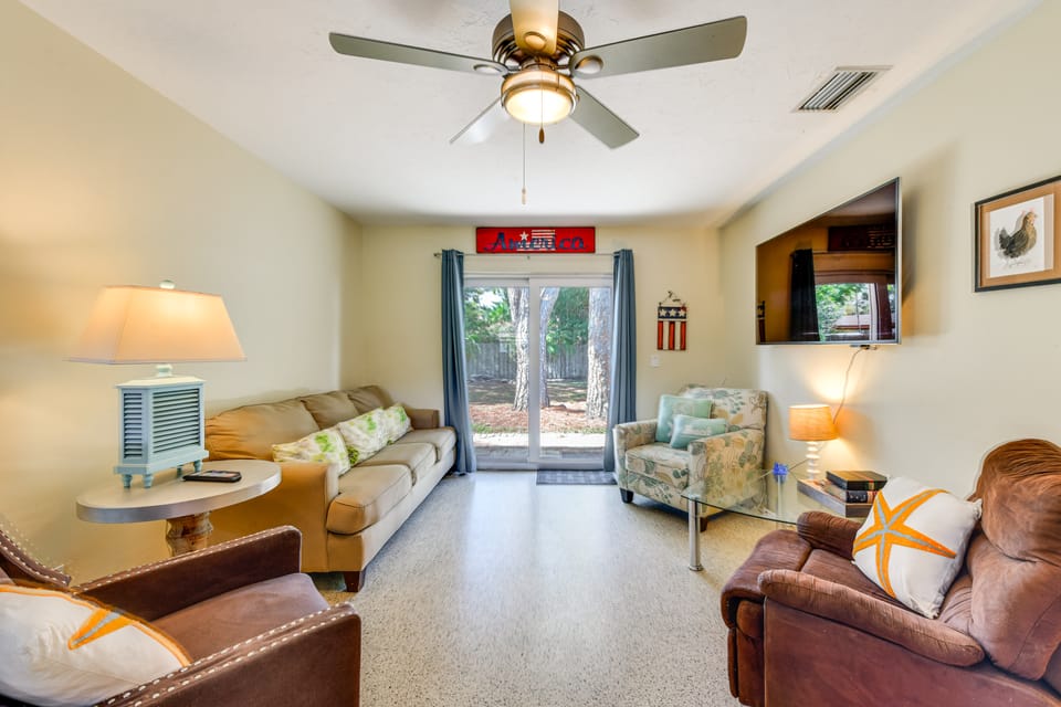 Walk to Park & Pool: Sarasota Family Home w/ Yard House in Sarasota