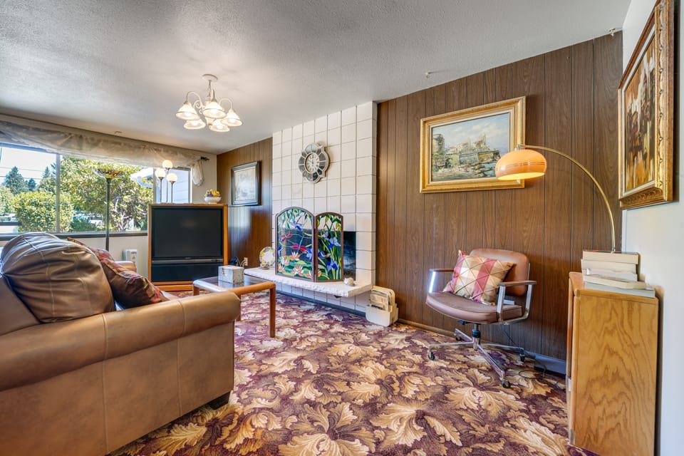 Private Yard & Patio! Pet-Friendly Lynnwood Home House in Lynnwood