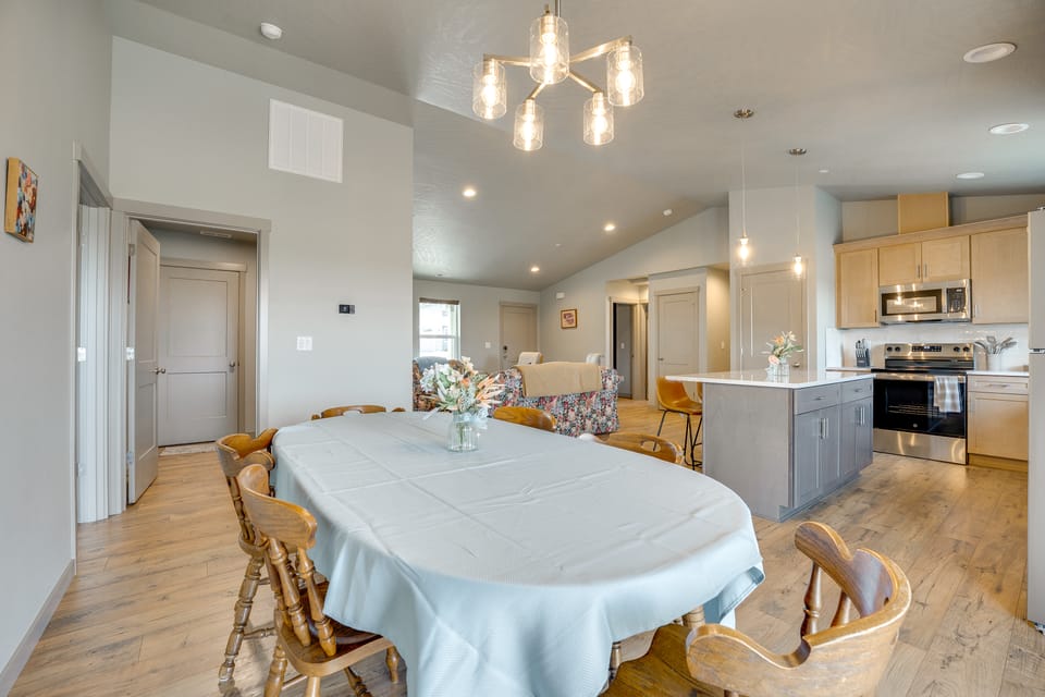 < 1 Mi to Potholes State Park! Family-Friendly Gem House in Washington