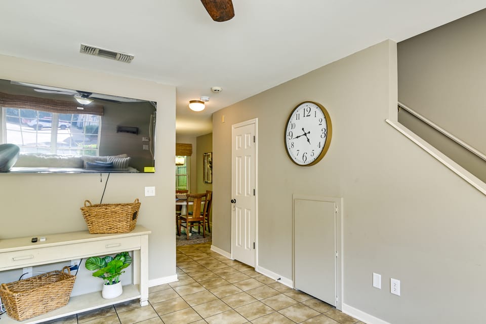 Near MSU & Historic Cotton District! Condo w/ Pool Apartment in Starkville