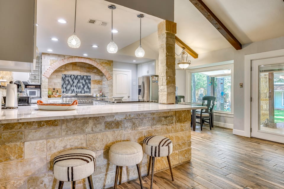 Luxe Hill Country Home w/ Resort-Style Pool! House in Austin