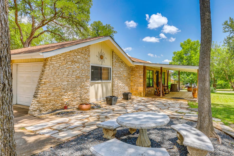 Luxe Hill Country Home w/ Resort-Style Pool! House in Austin
