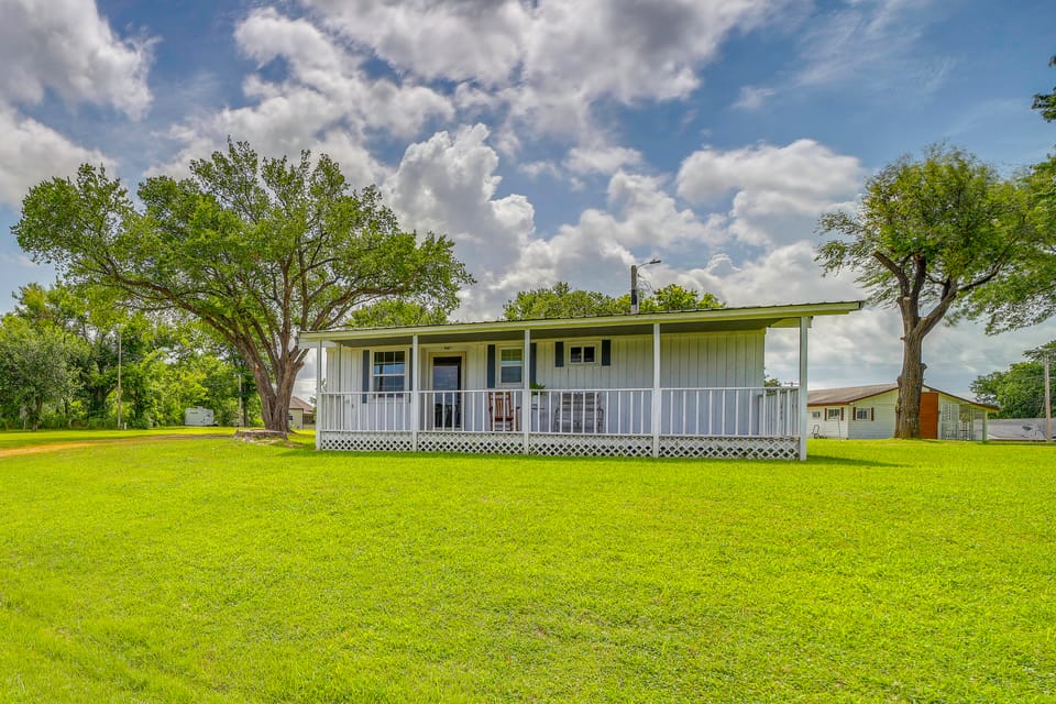 Recently Remodeled Route 66 Retreat! Claremore Gem House in Oklahoma