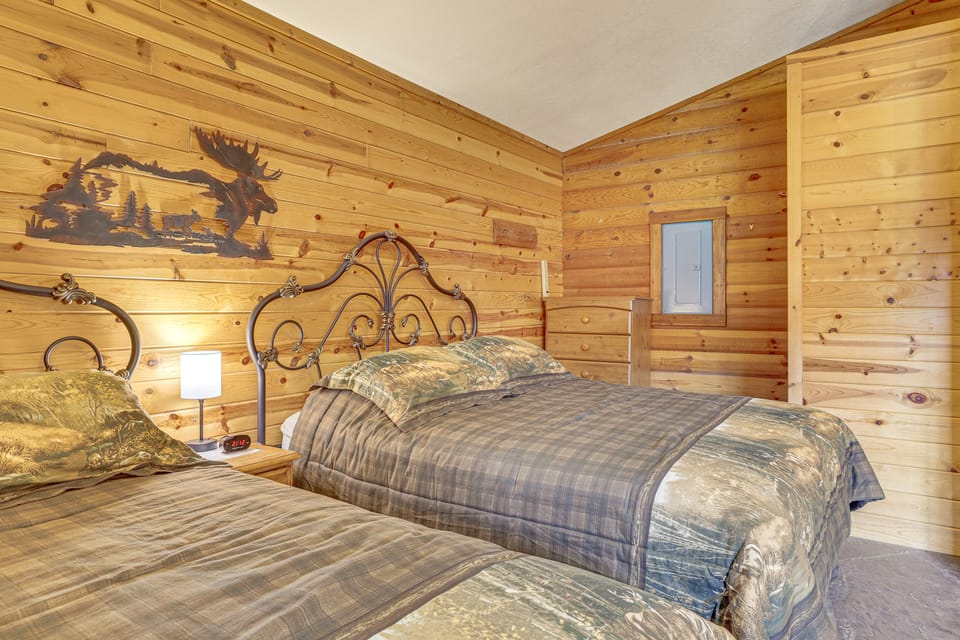 Mississippi River Basecamp! Studio 24 Mi to Winona Apartment in Wisconsin
