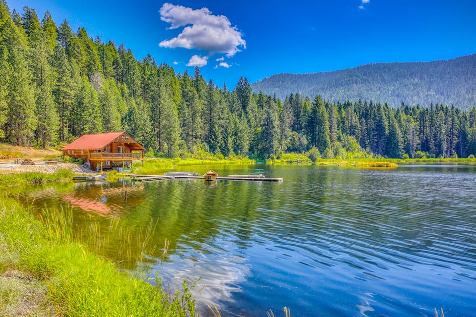700-Acre Property w/ 33-Acre Lake & Dual Cabins! House in Washington