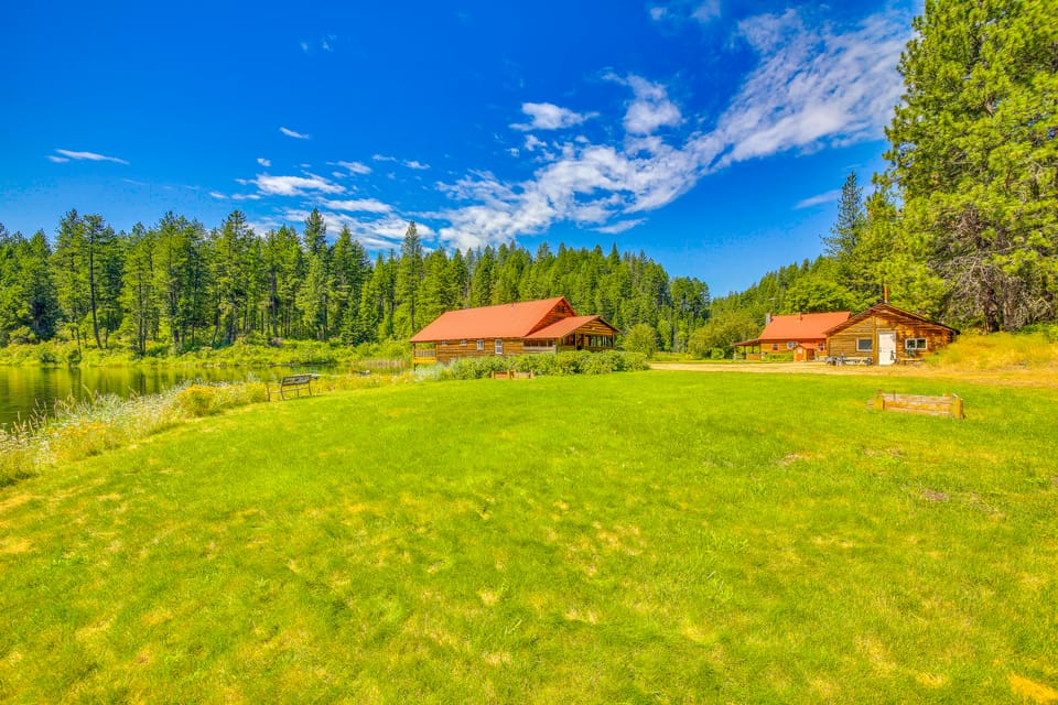 700-Acre Property w/ 33-Acre Lake & Dual Cabins! House in Washington