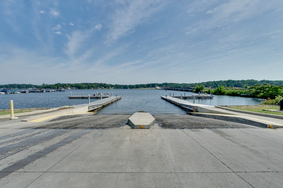 Dock Access! 'Hook & Heron Lakefront Getaway' Apartment in Lake Greenwood