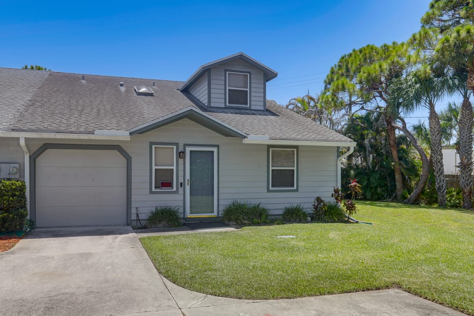 4 Mi to Sea Turtle Beach! Family Retreat w/ Yard Apartment in Jensen Beach