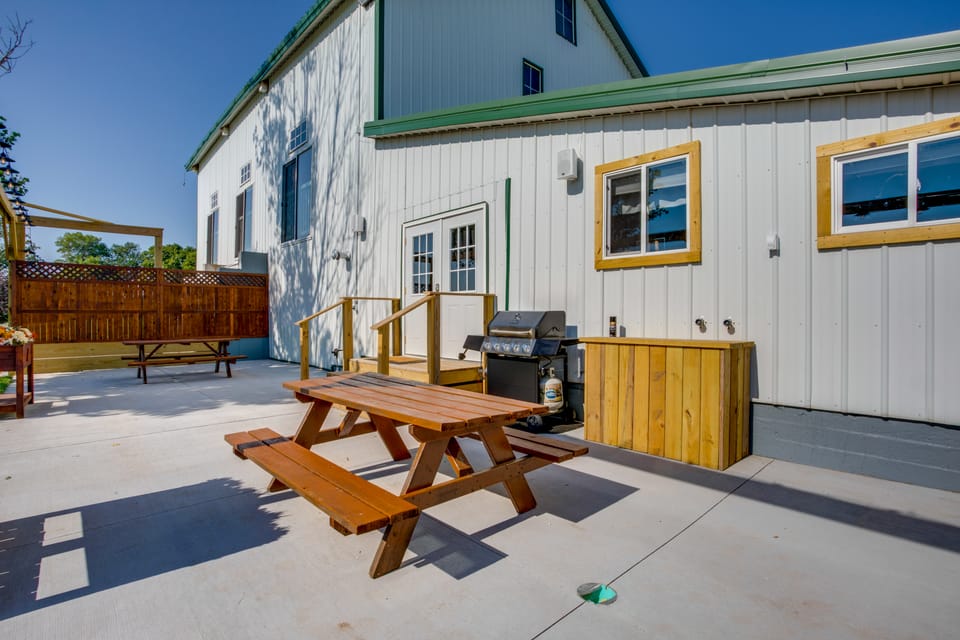 Cast & Relax! Lake-View Fishing Cabin in Monmouth Apartment in Illinois