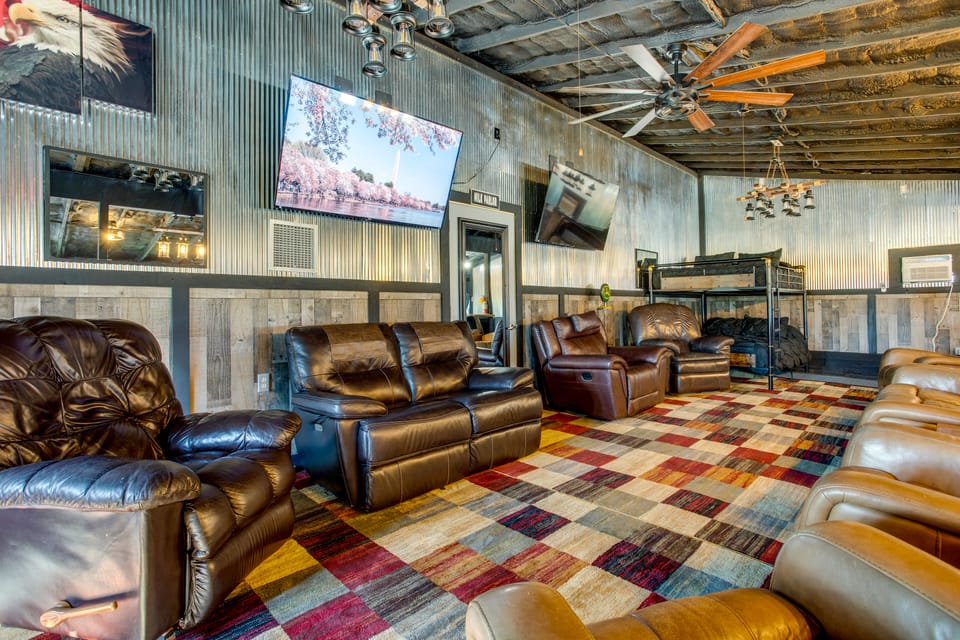Cast & Relax! Lake-View Fishing Cabin in Monmouth Apartment in Illinois