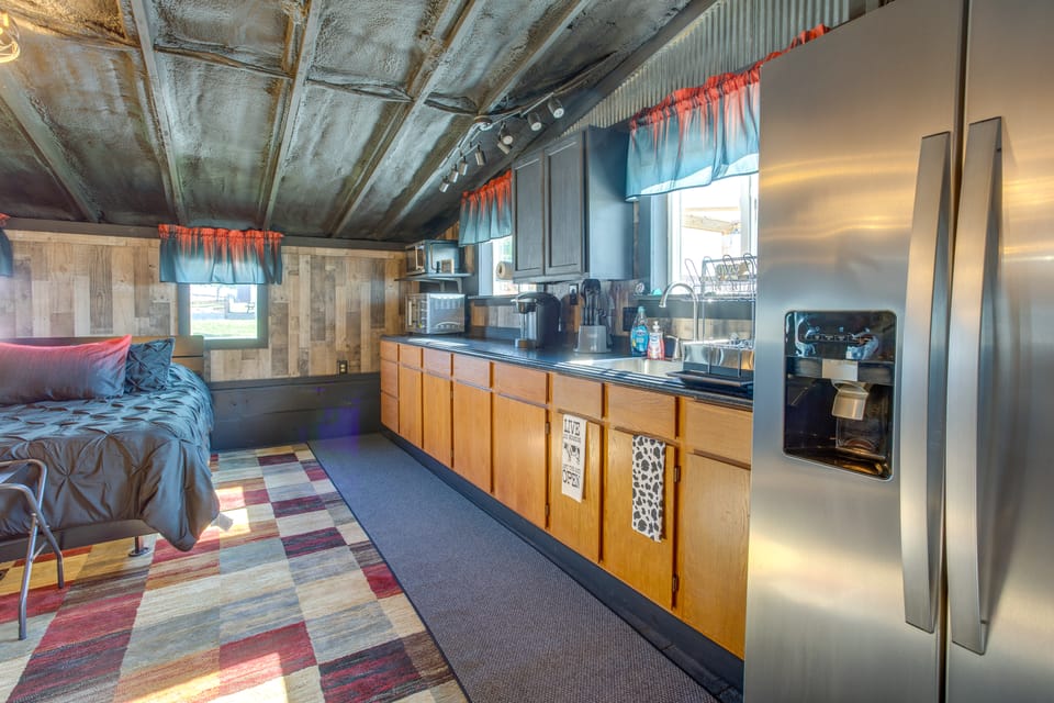 Cast & Relax! Lake-View Fishing Cabin in Monmouth Apartment in Iowa