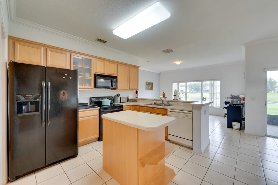 Pond Access & Grill! Group Escape, 19 Mi to WDW House in Poinciana
