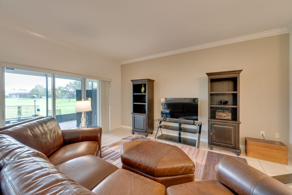 Pond Access & Grill! Group Escape, 19 Mi to WDW House in Poinciana