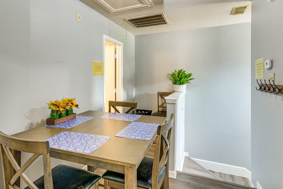 10 Mi to Airport & Vintage Park! Quaint Apartment Apartment in Harris County