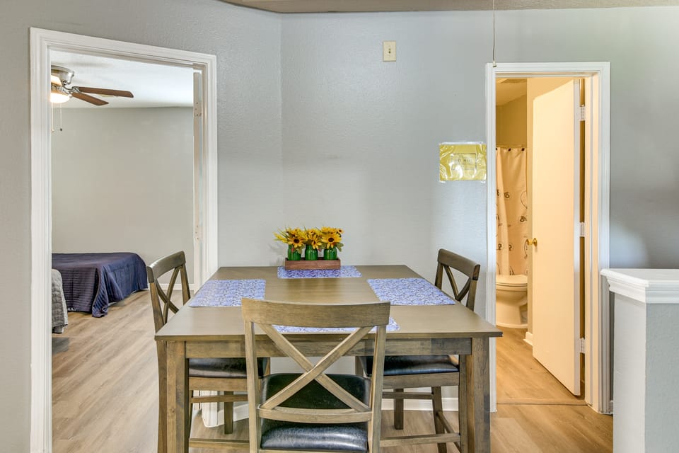 10 Mi to Airport & Vintage Park! Quaint Apartment Apartment in Harris County