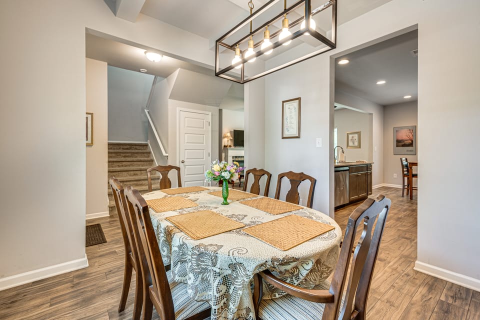Near Parks, Dining & Shopping! Newnan Family Home House in Newnan