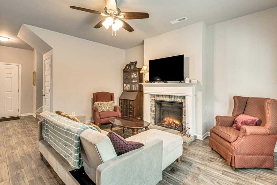 Near Parks, Dining & Shopping! Newnan Family Home House in Newnan