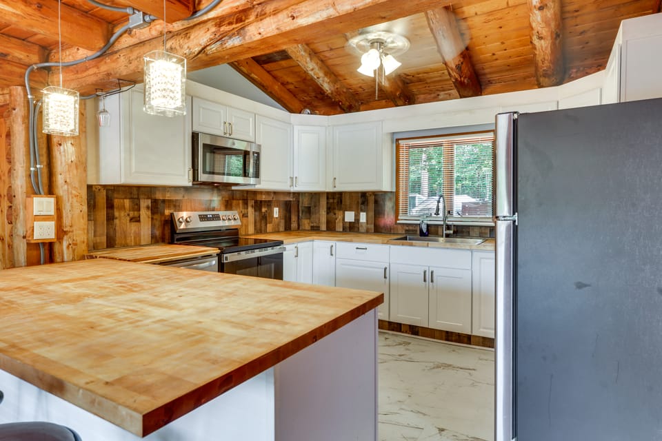 Classic New England Cabin on Belleau Lake House in Wakefield