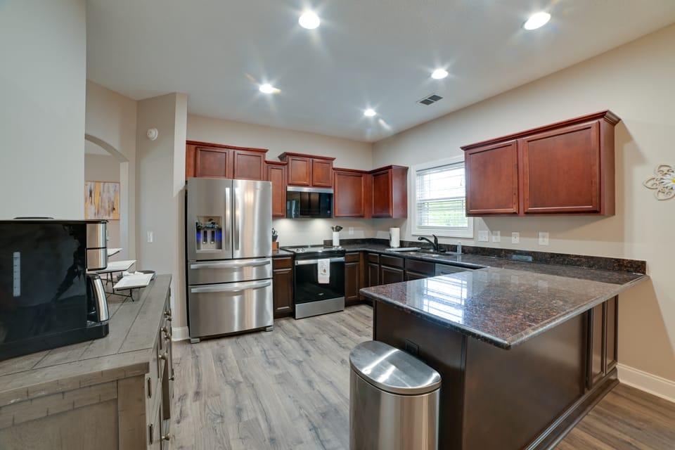 8 Mi to Fort Campbell! Family Home w/ Patio & Yard House in Clarksville