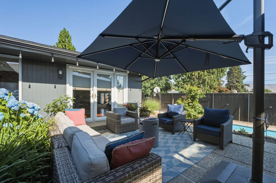 Private Pool & Basketball | Spacious 3BR Sleeps  9 House in Wenatchee