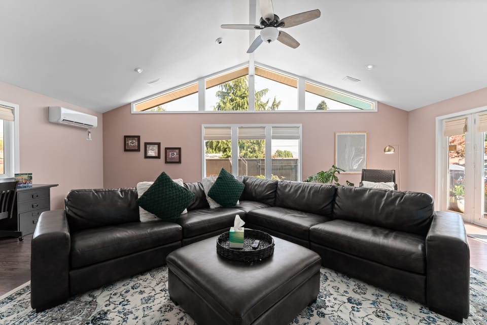Private Pool & Basketball | Spacious 3BR Sleeps  9 House in Wenatchee