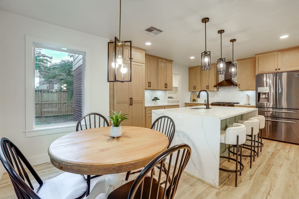Near Splashtown & The Woodlands! Poolside Retreat House in Harris County