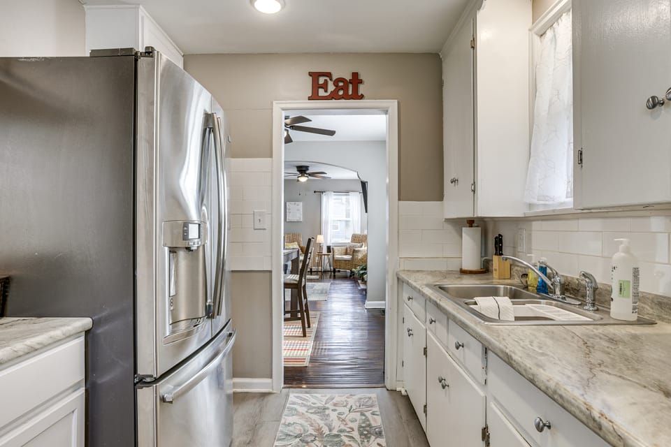 4 Mi to Downtown Columbus! Updated Home w/ Yard House in Ohio