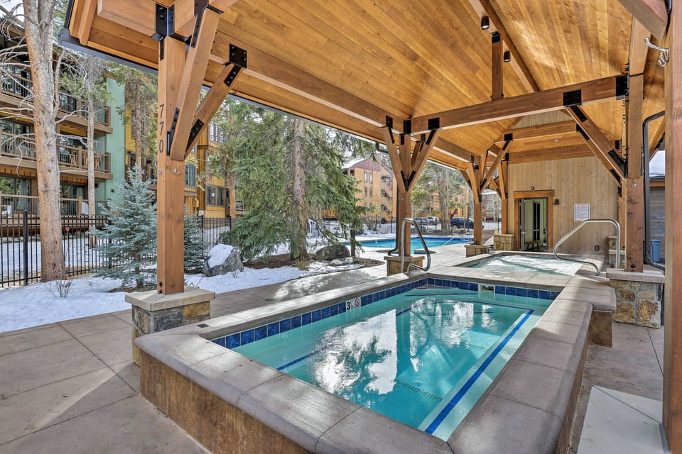 Steps to the Slopes! Breck Ski Condo w/ Fireplace Apartment in Breckenridge
