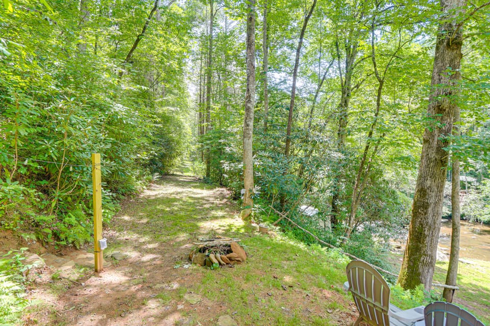 On-Site Trout Stream & Fire Pit! Murphy Tiny Home House in North Carolina
