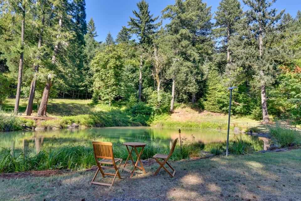 Three Springs Estate | 7BR Retreat with Pond House in Clackamas County