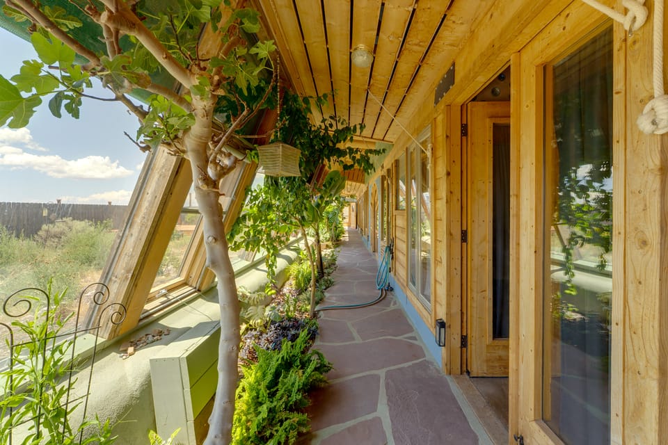 Serene, Family-Sized Off Grid Earthship w/ Big Mtn House in New Mexico