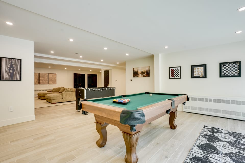 Furnished New City Home w/ Pool & Game Room House in Long Island