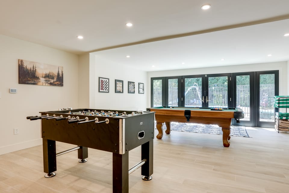 Furnished New City Home w/ Pool & Game Room House in Long Island
