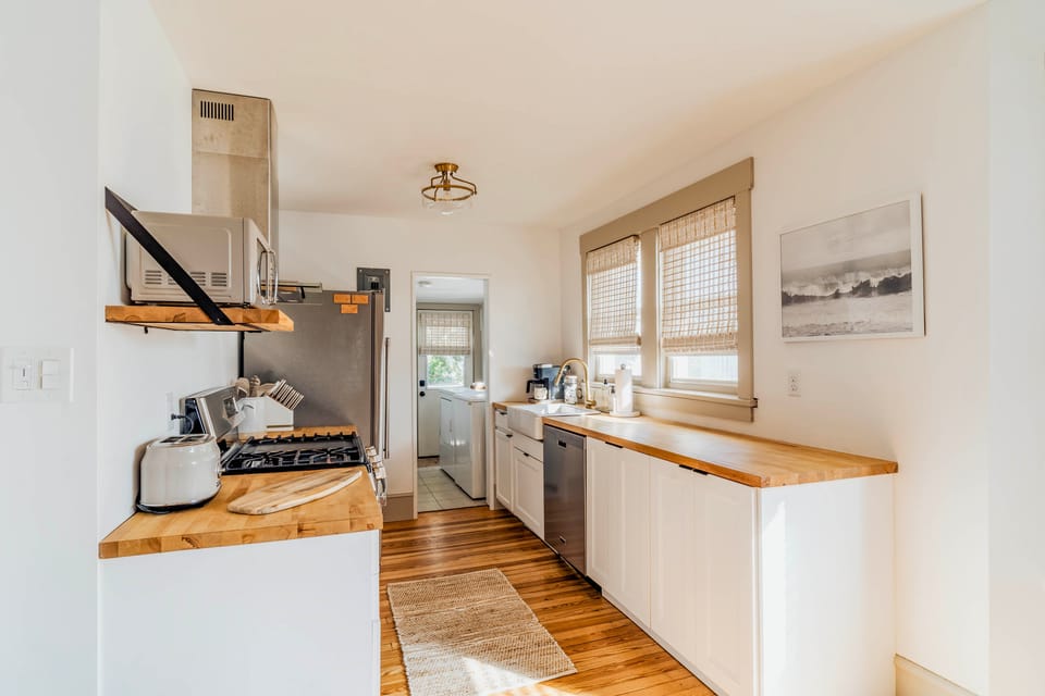 Beach Days, Dtwn Nights! Walkable Ocean City Oasis Apartment in Ocean City