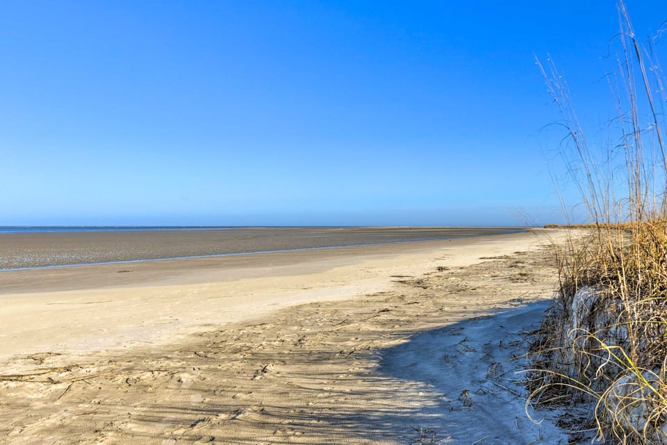 Walk to Beach: Harbor Island Condo w/ Deck Apartment in South Carolina