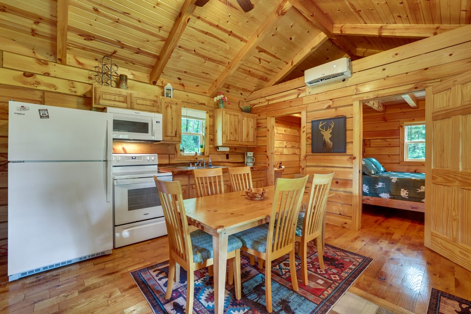 Near Trails, Lakes, Parks! Country Cabin House in Wisconsin