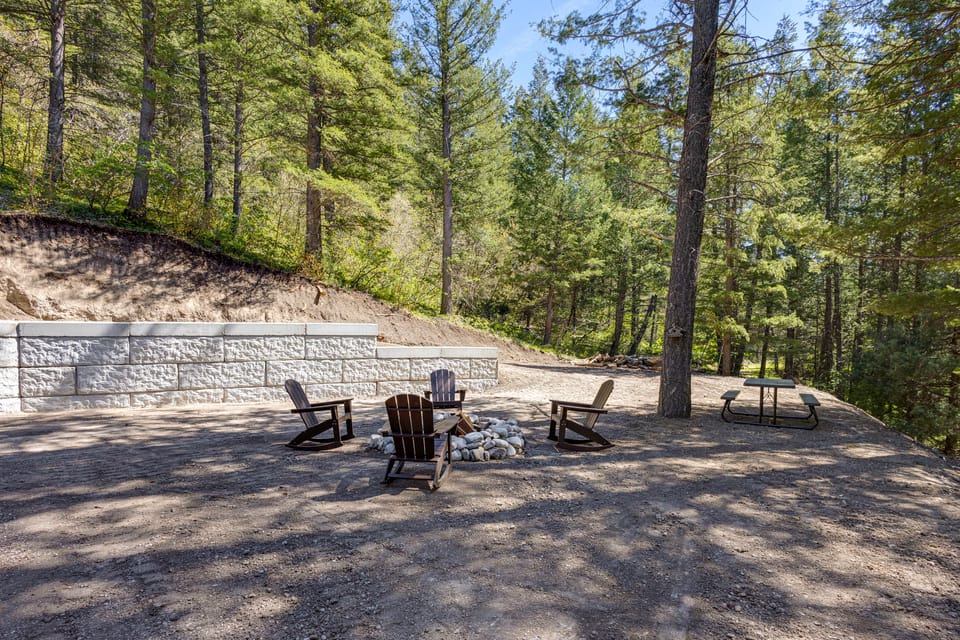 On 5 Acres! Cabin w/ Hot Tub in Lava Hot Springs House in Idaho