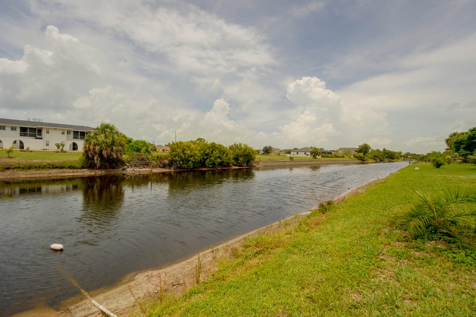 7 Mi to Beach! Canal-Front Retreat in Rotonda West House in Rotonda West